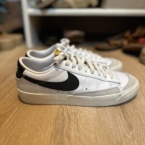 Women’s Nike size 8